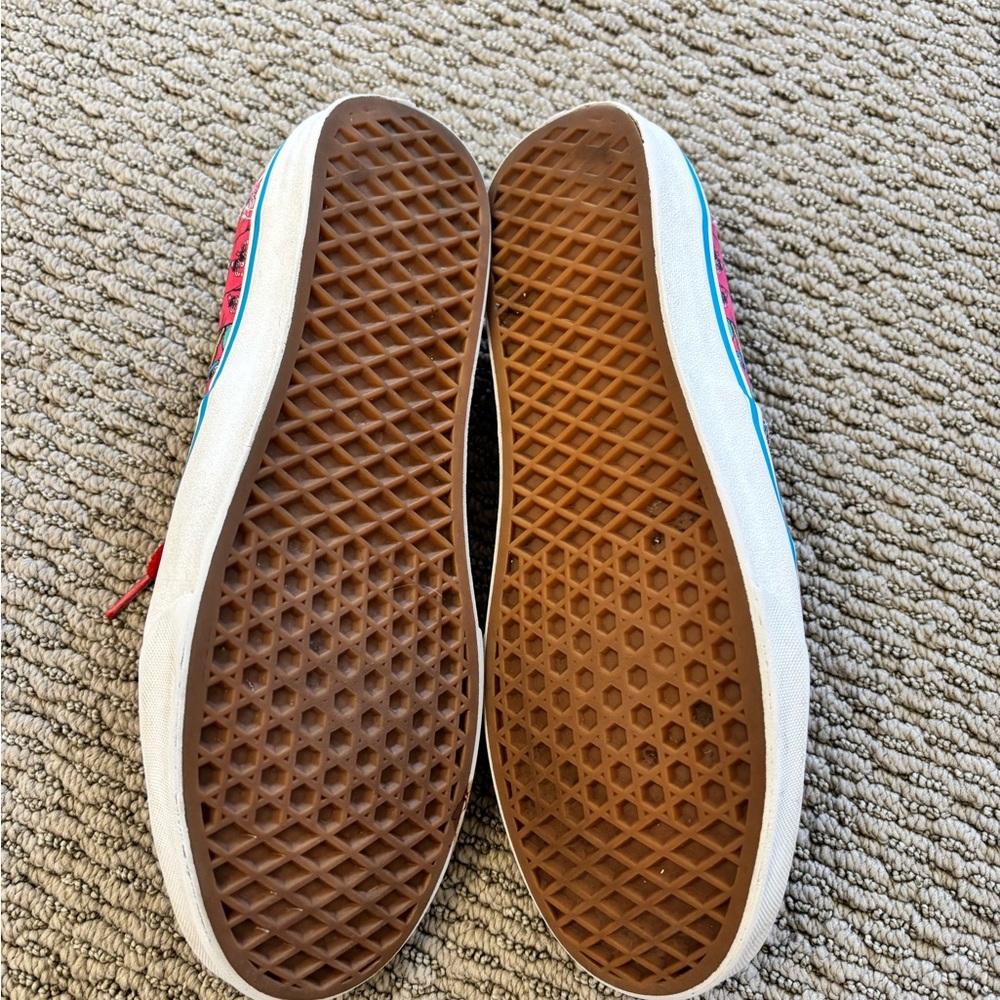 Colorful Where’s Waldo Vans Sneakers with Red Laces, size 10.5 - Picture 6 of 7